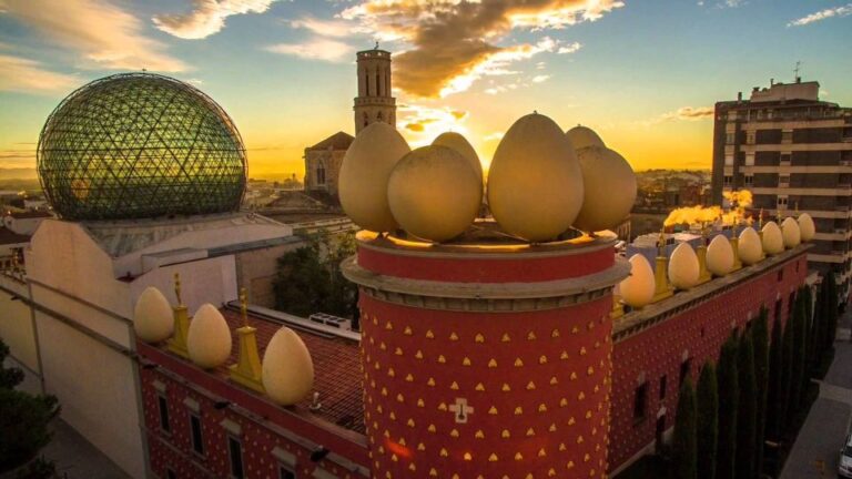 Barcelona: Day Trip to the Dalí Theatre-Museum in Figueres