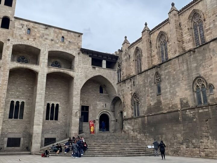 Barcelona Gothic Quarter Tour Groups or Private - Full Tour Description