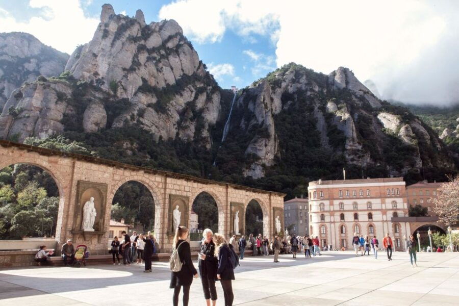 Barcelona: Montserrat Tour With Cog-Wheel & Black Madonna