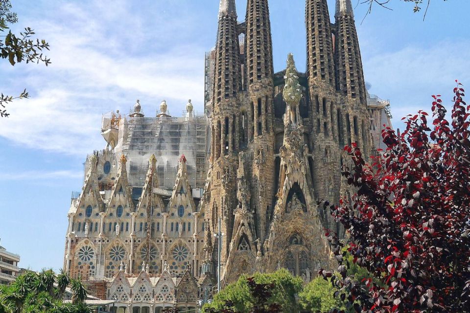 Barcelona & Park Güell: Private Half-Day Tour With Pickup - Experience