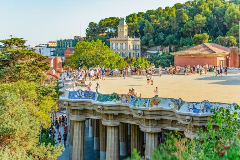 Barcelona: Park Güell Skip-the-Line Ticket and Guided Tour