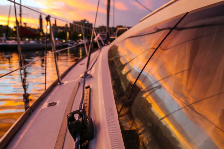 Barcelona: Private 4-Hour Sunset Sailing Experience