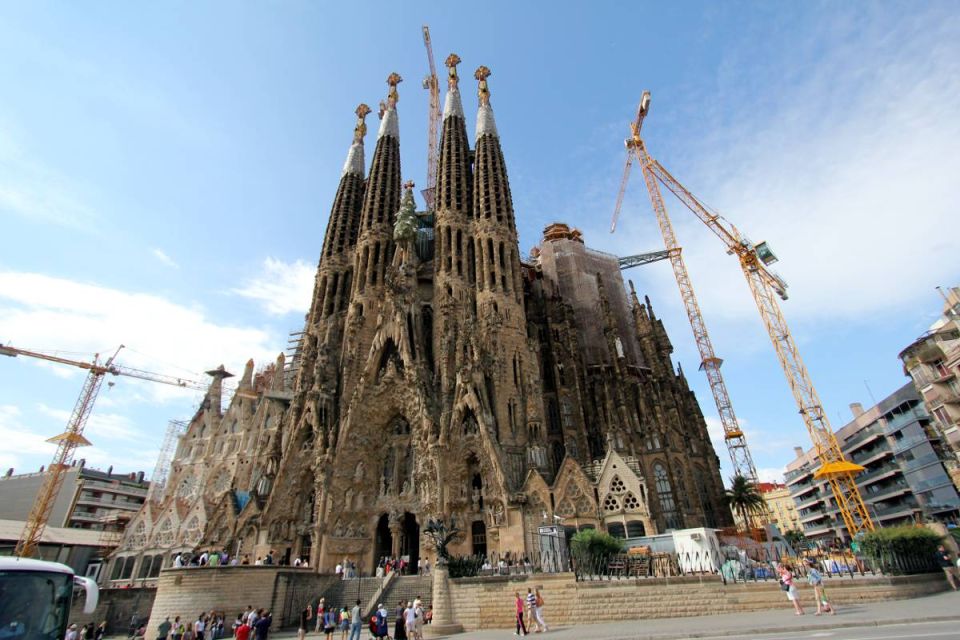 1 barcelona private sagrada familia and park guell tour Barcelona: Private Sagrada Familia and Park Guell Tour