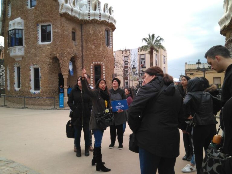 Barcelona: Sagrada Familia & Park Güell Guided Tour & Ticket