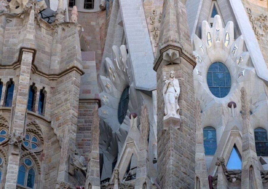 Barcelona: Sagrada Familia Tour of the Facades in German