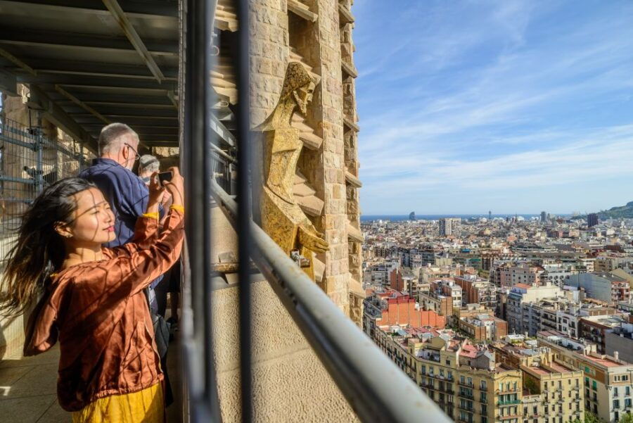 1 barcelona sagrada familia tour optional tower visit Barcelona: Sagrada Familia Tour & Optional Tower Visit