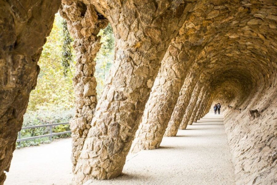 Barcelona: Skip-the-Line Park Güell Guided Walking Tour