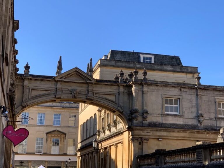 Bath: Private Walking Tour With a Blue Badge Tourist Guide