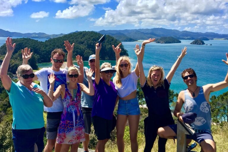 Bay of Islands: 4.5 Hour Day Cruise and Island Getaway Tour