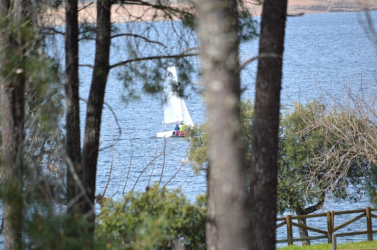 Berrocalejo: Sailing Class in Natural Park