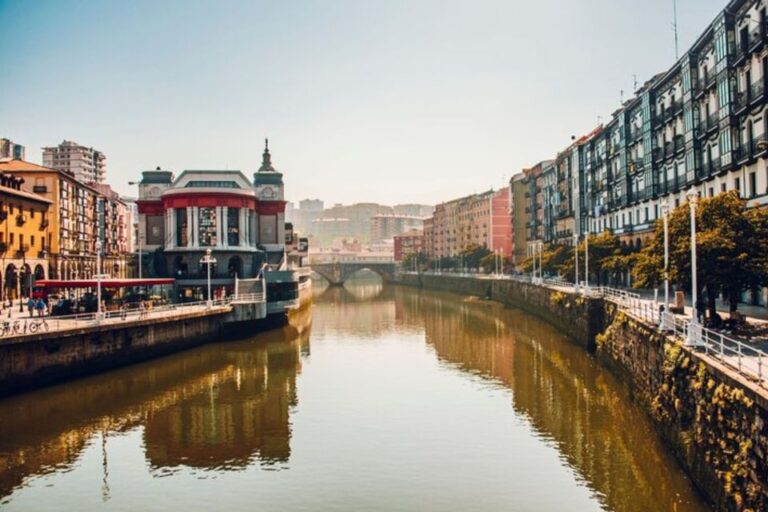 Bilbao: Private Custom Walking Tour With a Local