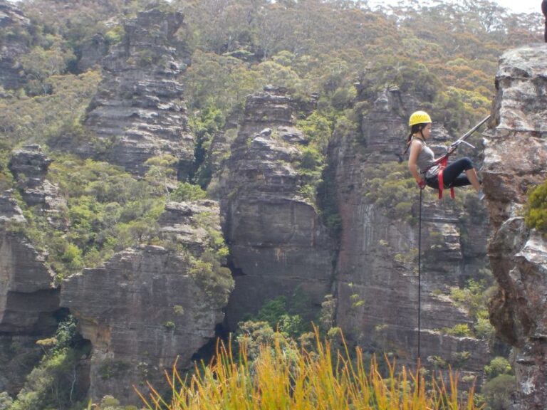 Blue Mountains: Abseiling or Canyoning Experience