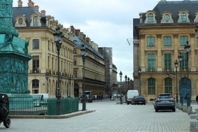 Boat Ride and Walking Tour in Paris