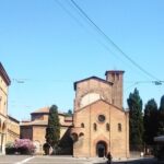 1 bologna a walk into history Bologna : a Walk Into History