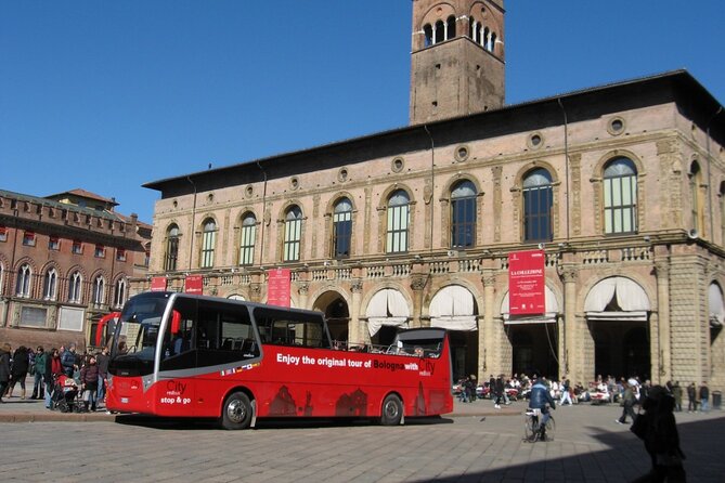 Bologna City Red Bus and Food Tasting