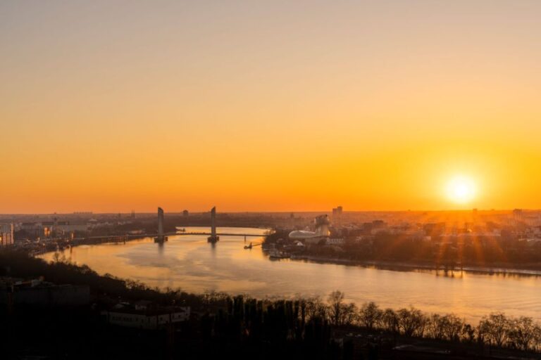 Bordeaux: 2-Hour River Dinner Cruise