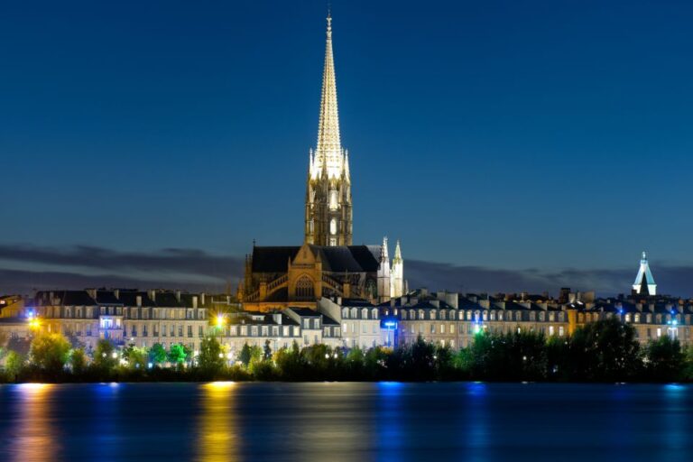 Bordeaux by Night: Private Tour in a Citroën 2CV