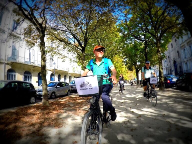 Bordeaux: Essentials 3-Hour Bike Ride