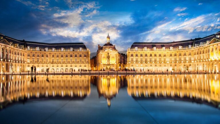 Bordeaux: First Discovery Walk and Reading Walking Tour