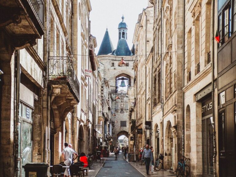 Bordeaux Private Walking Tour