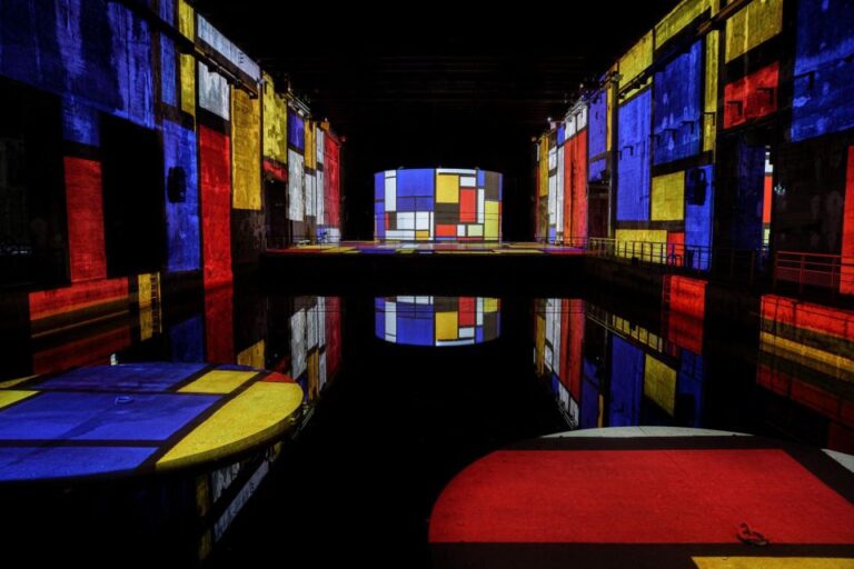 Bordeaux: the Bassins Des Lumières Immersive Exhibition