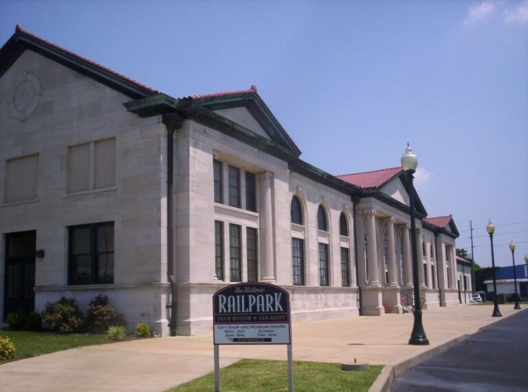 Bowling Green: Historic RailPark & Train Museum Entry & Tour