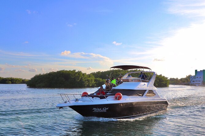 Brown Yacht 48ft Rental in Cancun for up to 15 People - End Point and Logistics