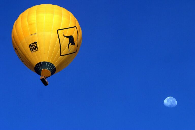 Cairns: Hot Air Balloon Flight With Transfers