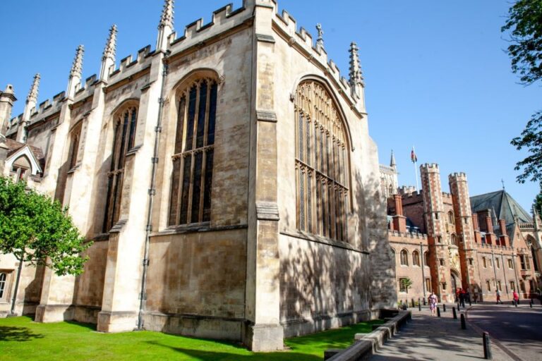 Cambridge: 2-Hour Private University Walking Tour