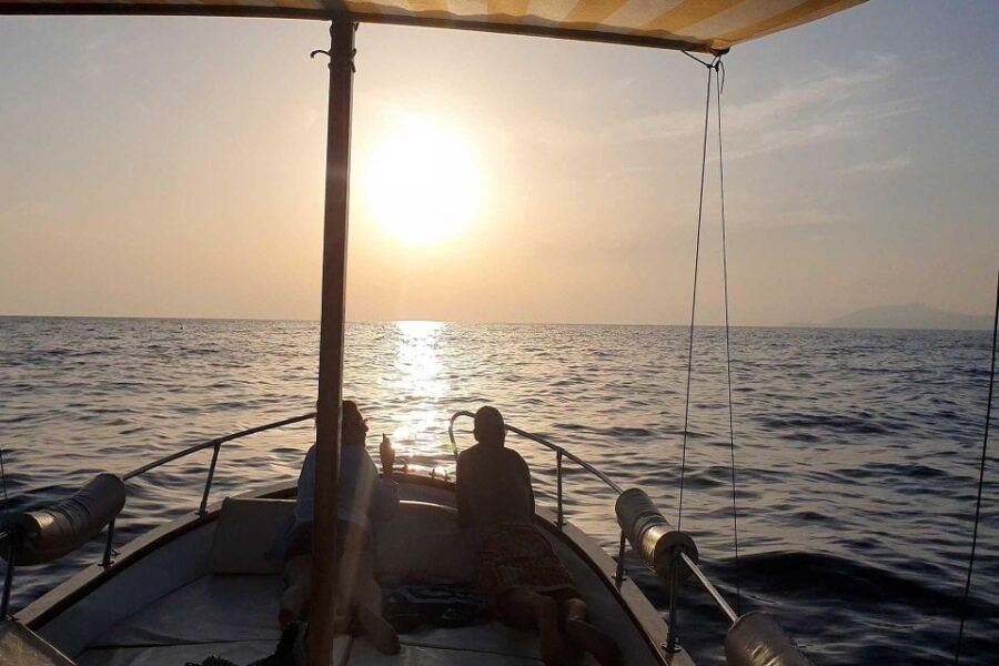 Capri: Sunset Boat Tour With Aperitif