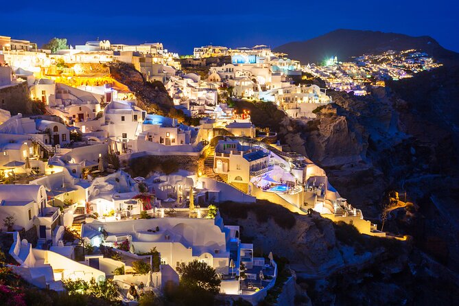 Captivating Walking Tour in Santorini For Those In Love