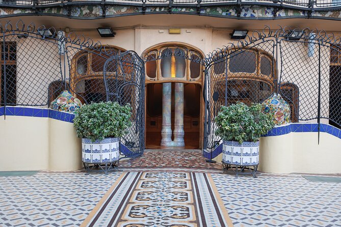 Casa Batllo Fast-Track Tickets, Barcelona Architecture Tour