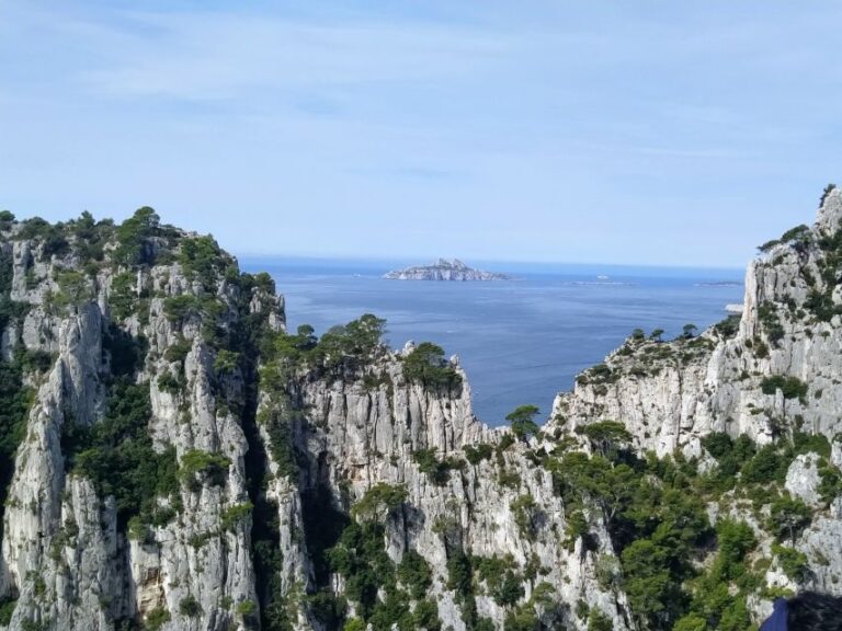 Cassis: Calanques National Park Guided Hiking Half-Day Trip