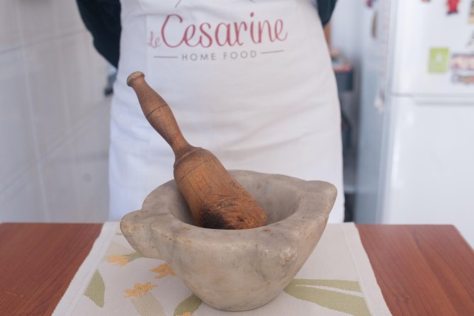 Cesarine: Small Group Market Tour and Cooking Class in Genoa