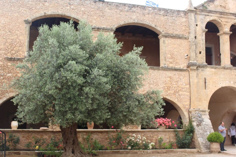 Chania Olive Oil Tour: Olive Oil Tasting & Bio Fruits Tour