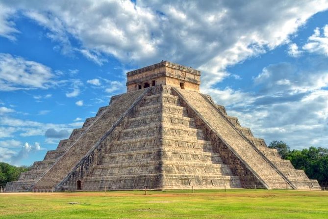 Chichen Itza Tour and Traditional Yucatecan Lunch From Cancun and Riviera Maya
