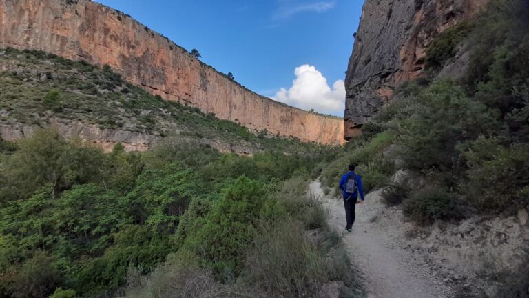 Chulilla: Hanging Bridges & Canyon Private Hiking Day Tour