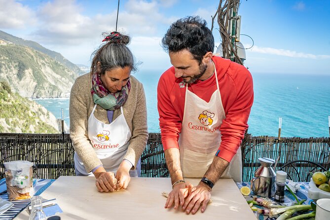 Cinque Terre: Pesto Cooking Class With Sea View in Riomaggiore