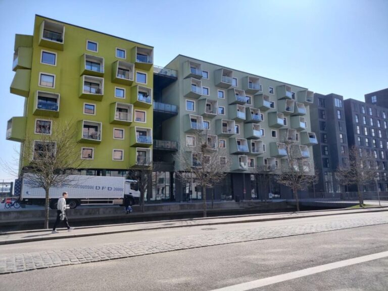 Copenhagen: Ørestad and New Architecture Walking Tour