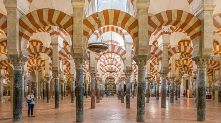 Cordoba: Mosque and Alcazar Private Tour With Tickets