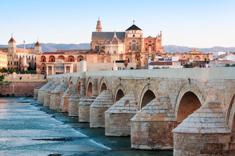 Cordoba: Walking Tour With Audio Guide on App