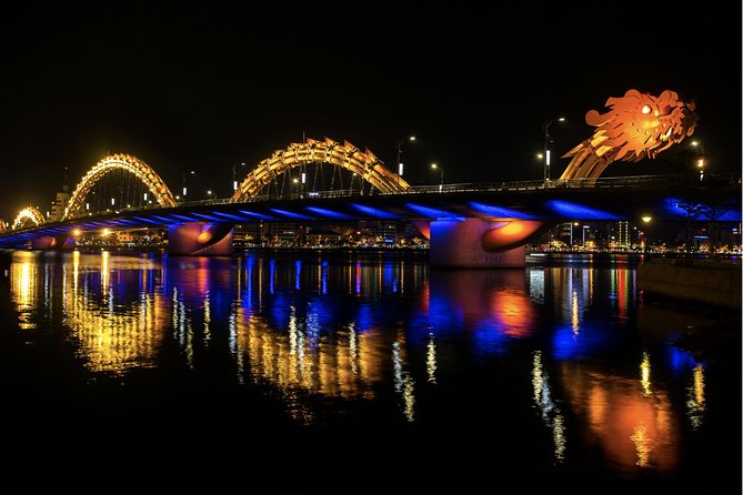 Da Nang by Night: Seafood Dinner, Night Market and Cruise Trip