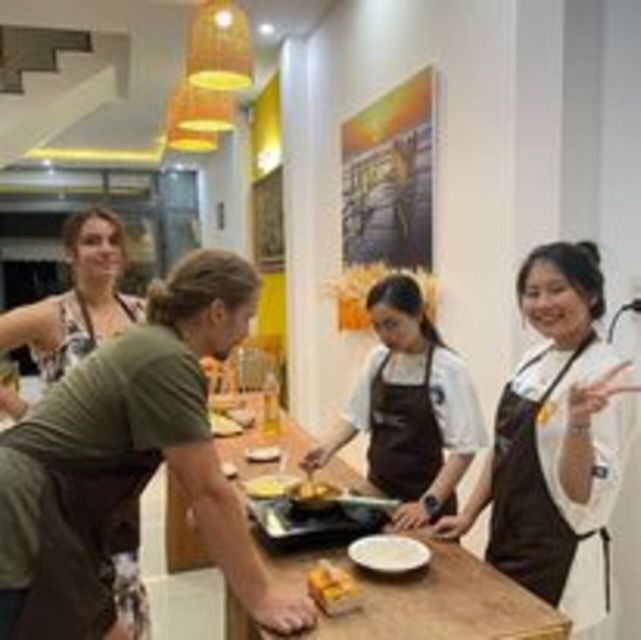 Da Nang: Traditional Cooking Class and Pho With Local Girl