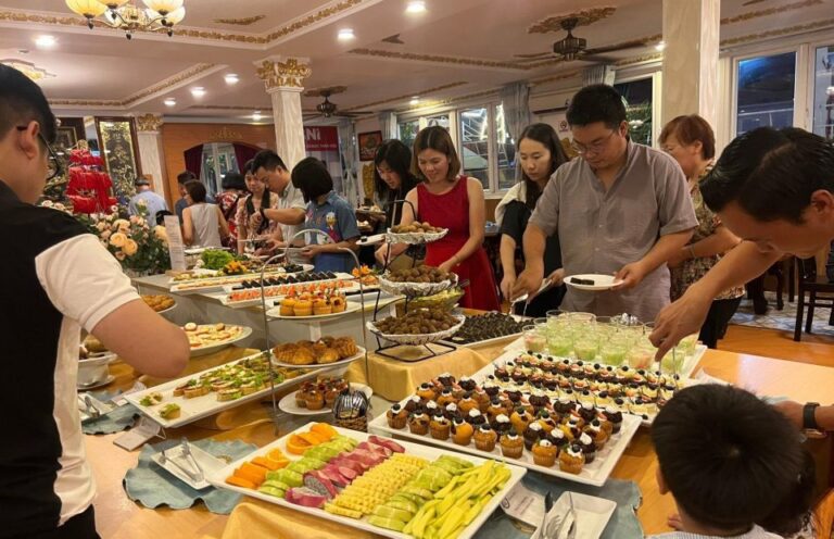 Dinner on Cruise Saigon River by Night With Buffet