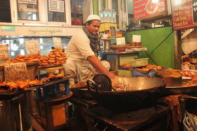 Discover Old Delhi: 4-Hour Evening Walking Tour Includes Guide & Dinner