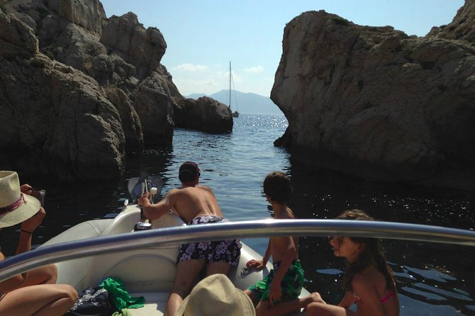 Discovery of the Coves of the Blue Coast by Boat