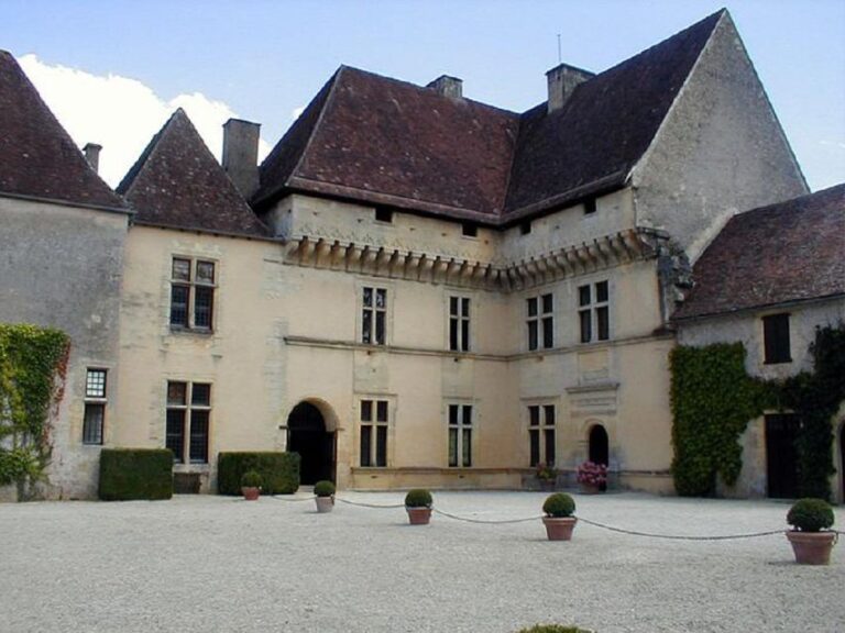 Dordogne: Visit to the Castle of Losse and Its Gardens