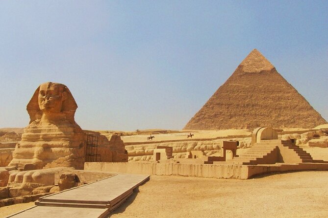 Egyptian Museum and Pyramids of Giza and Sphinx Sightseeing Tour