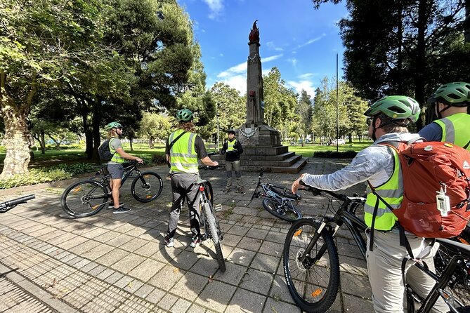 Equatorial Cycling Fusion:Quito City and Middle of the World Tour