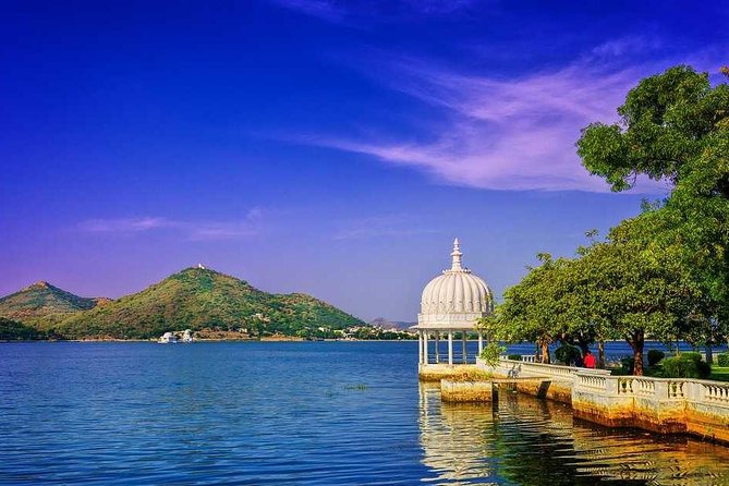 Exclusive 1-Day Udaipur Tour With High End SUV Car.